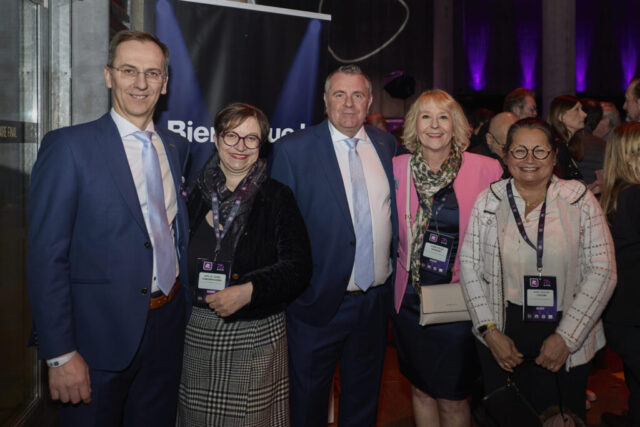 ((c) E Devillet) Rcarré 25 ans-135