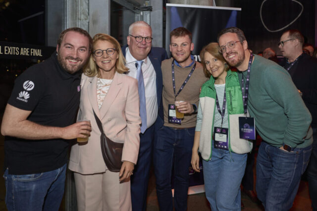 ((c) E Devillet) Rcarré 25 ans-200