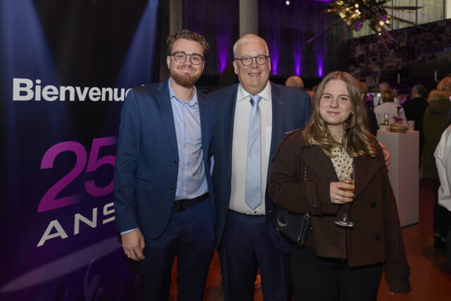 ((c) E Devillet) Rcarré 25 ans-54