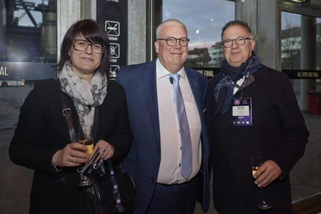 ((c) E Devillet) Rcarré 25 ans-84