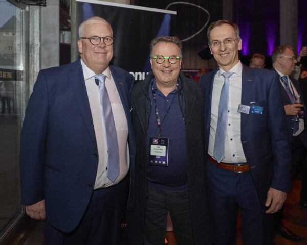 ((c) E Devillet) Rcarré 25 ans-86