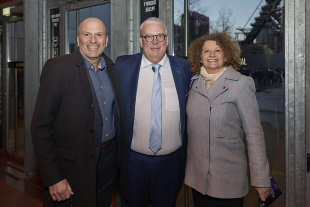 ((c) E Devillet) Rcarré 25 ans-93