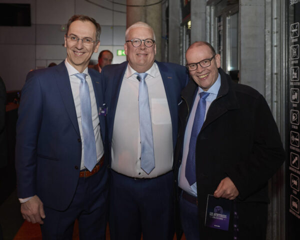 ((c) E Devillet) Rcarré 25 ans-95